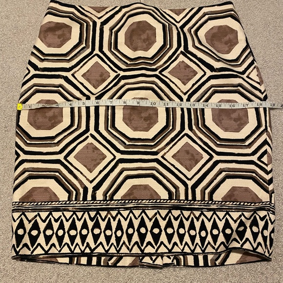 LOFT Ann Taylor Tan Brown Geo Tribal Print Pencil Skirt Size 8P - Picture 9 of 9
